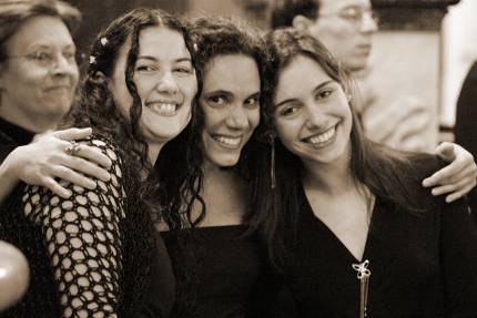 Juliana, Viviana e Fabina no último concerto de 2004 - foto: Luis Fernando Carbonari