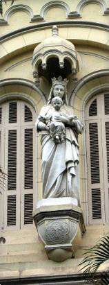 imagem na fachada do Colgio - Nossa Senhora de Sion